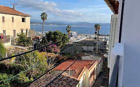 Duplex T3 climatisé plein centre terrasse vue mer